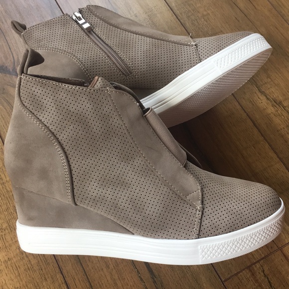 Last Pair ✨SALE TODAY ONLY✨HP✨NEW • Wedge Sneaker - Picture 4 of 8